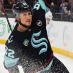 eeli-tolvanen-scores-early,-and-again-late,-to-lead-kraken-to-a-4-2-win-over-utah