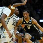bryant-guard-earl-timberlake-gives-the-bulldogs-their-one-bloody-moment-in-march-madness