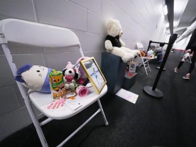 figure-skater-who-lost-both-parents-in-dc-plane-crash-brings-world-crowd-to-its-feet