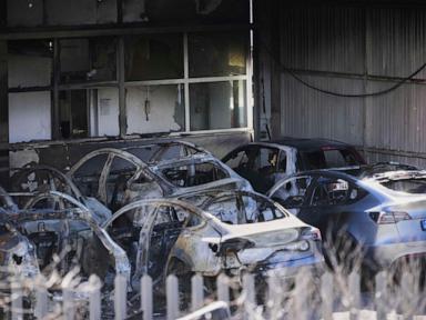 16-tesla-evs-destroyed-in-a-fire-in-rome-as-italian-police-investigate-possible-arson