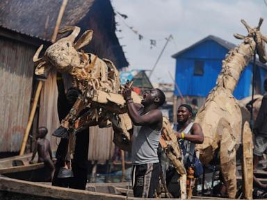in-nigeria’s-floating-slum,-‘the-herds’-tour-spotlights-climate-change-where-it’s-felt-the-most