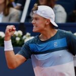 rune-upsets-alcaraz-in-straight-sets-to-win-barcelona-open