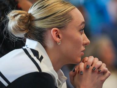 paige-bueckers-dons-cowboy-hat-in-big-d-as-wnba-no.-1-overall-pick-formally-introduced-by-wings