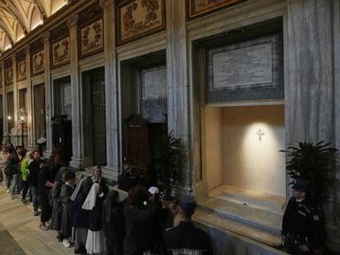 catholic-faithful-pay-respects-to-pope-francis-as-his-tomb-opens-to-the-public-in-rome-basilica