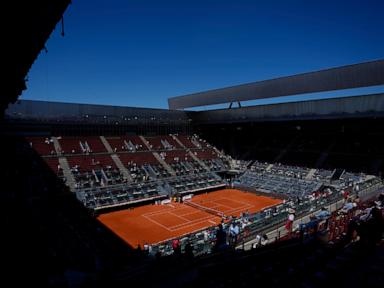 power-restored-at-madrid-open-as-tennis-tournament-resumes-with-packed-schedule-swiatek-wins.