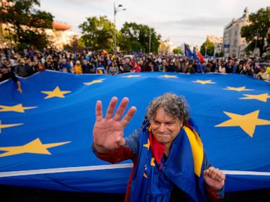 thousands-join-a-pro-eu-rally-in-romania’s-capital-as-pivotal-presidential-runoff-looms