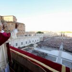 pope-leo-xiv-brings-hope-to-chicago-sports-fans,-and-the-knicks-for-their-villanova-ties