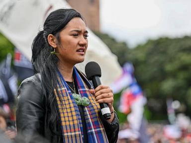 maori-lawmakers-behind-protest-haka-temporarily-banned-from-new-zealand-parliament