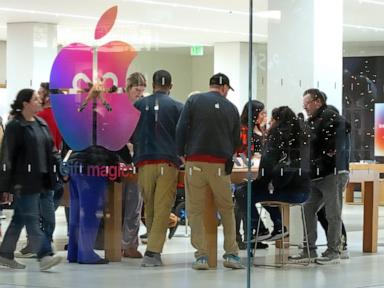 fortnite-says-it’s-offline-on-apple’s-ios-around-the-world