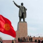 kyrgyzstan-removes-towering-lenin-statue-from-second-city