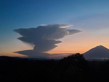 eruption-of-indonesia’s-mount-lewotobi-laki-laki-volcano-creates-ash-plume-visible-90-miles-away