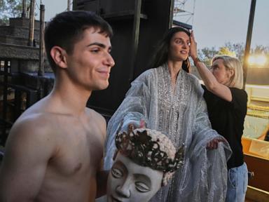 athens’-ancient-theater-hosts-final-festival-season-before-closing-for-three-year-restoration