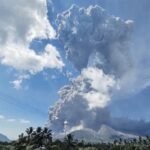 mount-lewotobi-laki-laki-volcano-erupts,-sending-ash-cloud-11-miles-in-the-air