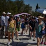 greece-shuts-the-acropolis-due-to-high-temperatures