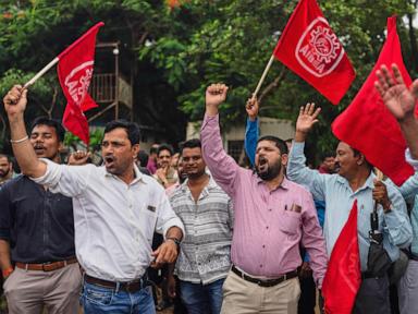 indian-workers-go-on-a-daylong-nationwide-strike-against-modi’s-economic-reforms