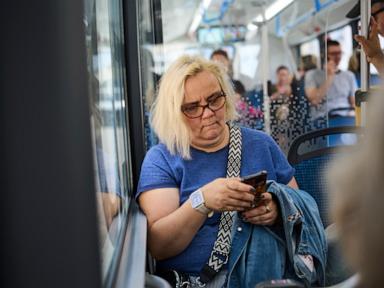 shutdowns-of-cellphone-internet-links-sweep-russia,-further-limiting-net-freedom