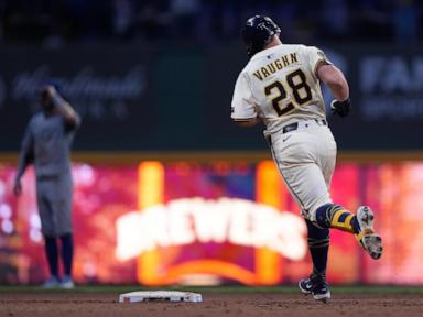 andrew-vaughn-hits-grand-slam,-drives-in-6-runs-as-nl-central-leading-brewers-defeat-cubs-9-3