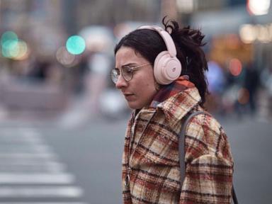 one-tech-tip:-is-that-song-by-ai-or-a-human?-here-are-some-things-to-check