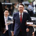 south-korea’s-jailed-ex-leader-yoon-resists-questioning-by-taking-off-prison-uniform