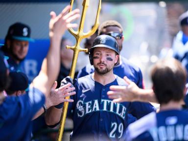 big-dumper’s-big-year:-cal-raleigh’s-‘staggering’-season-leads-an-offensive-surge-by-mlb-catchers