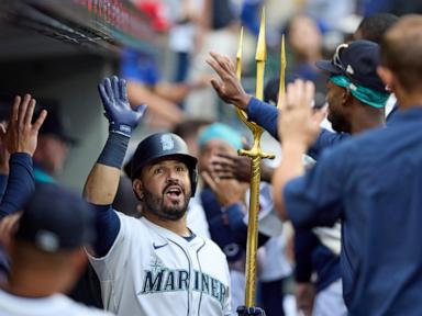 suarez-hits-his-37th-homer-as-woo-and-the-mariners-beat-the-white-sox-8-3