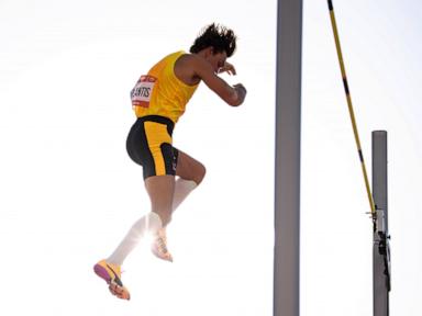 mondo-duplantis-raises-his-pole-vault-world-record-to-6.29-meters-in-budapest