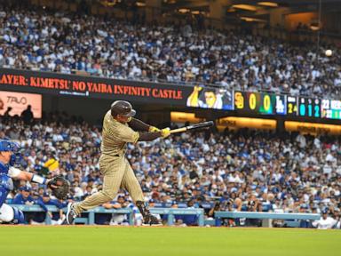 betts’-sacrifice-fly-and-hernandez’s-homer-lift-dodgers-over-padres-for-tie-in-nl-west