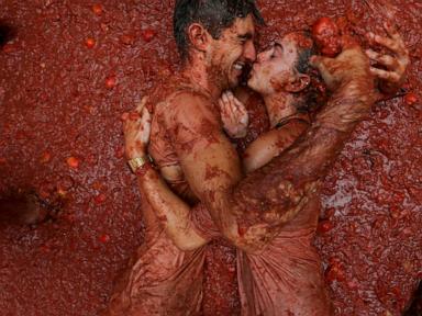 what-to-know-about-spain’s-‘tomatina’-festival,-the-tomato-street-fight-turning-80
