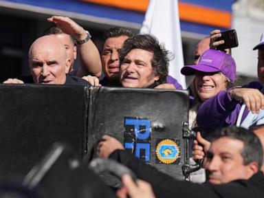 protesters-throw-rocks-at-argentine-president-milei’s-convoy-while-he-campaigns