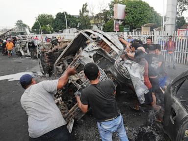 3-dead-after-mob-sets-fire-to-indonesian-regional-parliament-building