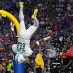 josh-allen’s-3-td-passes-and-terrel-bernard’s-pick-secure-bills’-31-21-win-over-spiraling-dolphins
