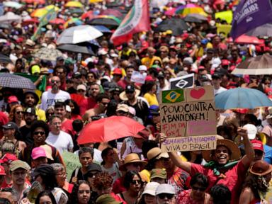 brazilians-protest-against-a-bill-that-could-lead-to-a-pardon-for-bolsonaro-and-allies