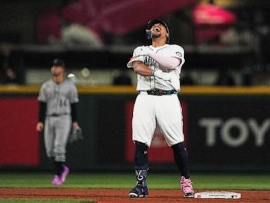 surging-mariners-clinch-playoff-berth-and-close-in-on-al-west-title