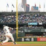 cal-raleigh-hits-his-60th-home-run-of-the-season,-becoming-the-7th-mlb-player-to-achieve-the-feat