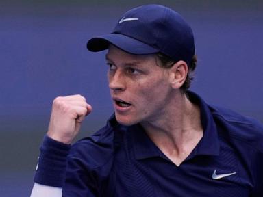 swiatek-wins-400th-career-match,-advances-to-china-open-fourth-round