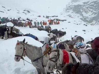 snowstorms-strand-hikers-in-china-and-a-south-korean-climber-dies-in-nepal
