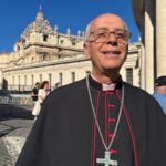 el-paso-bishop-brings-pope-leo-xiv-desperate-letters-from-migrants-in-crosshairs-of-us-crackdown