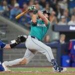 raleigh-homers,-polanco-drives-in-2-runs-and-mariners-beat-blue-jays-3-1-in-alcs-opener