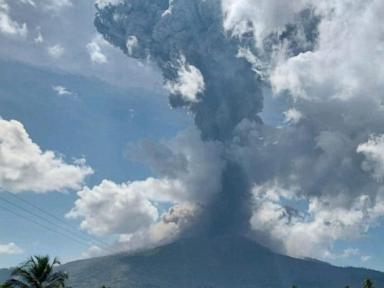 indonesia’s-lewotobi-laki-laki-volcano-unleashes-new-burst-of-hot-ash