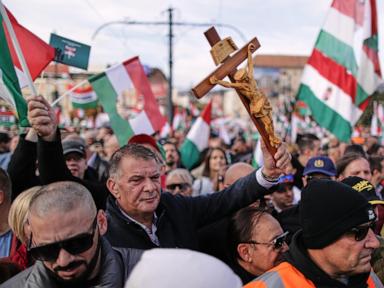 thousands-march-in-budapest-to-support-orban-amid-election-challenges