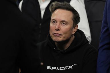 musk’s-rollercoaster-year:-from-boycotts-to-a-potential-trillion-dollar-payday