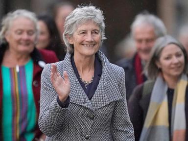 early-tallies-suggest-catherine-connolly-is-leading-candidate-in-ireland’s-presidential-election