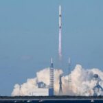 blue-origin-launches-huge-rocket-carrying-twin-nasa-spacecraft-to-mars