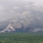 alert-for-indonesia’s-mount-semeru-volcano-at-highest-level-after-series-of-eruptions