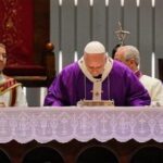 pope-visits-istanbul’s-blue-mosque-at-start-of-day-of-meetings-with-turkey’s-religious-leaders