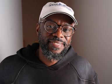 can-ai-ever-be-funny?-some-comedians-embrace-ai-tools-but-they’re-still-running-the-show