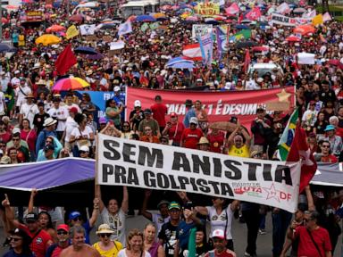 brazilians-protest-a-bill-that-would-reduce-former-president-bolsonaro’s-time-in-jail