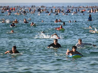 a-sunrise-crowd-gathers-at-bondi-beach-in-solace-and-defiance-after-a-massacre