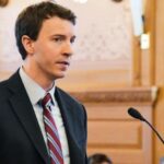 ‘time-to-stick-out-your-neck,’-college-ceo-tells-schools-on-contract-that-regulates-paying-players