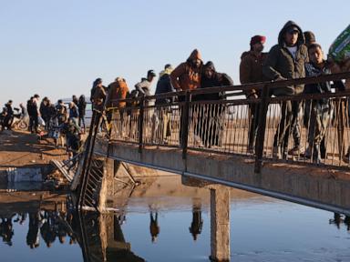 civilians-flee-on-foot-as-syrian-military-offensive-looms-east-of-aleppo